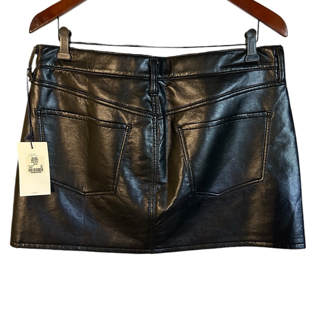 CITIZENS OF HUMANITY NWT
Recycled Black Leather Mini Skirt in Sz 30 - Picture 5 of 9